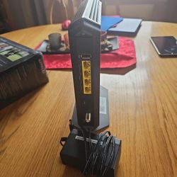 CABLE MODEM/ROUTER