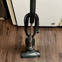 Bisell Small Vacuum Sweeper 15$