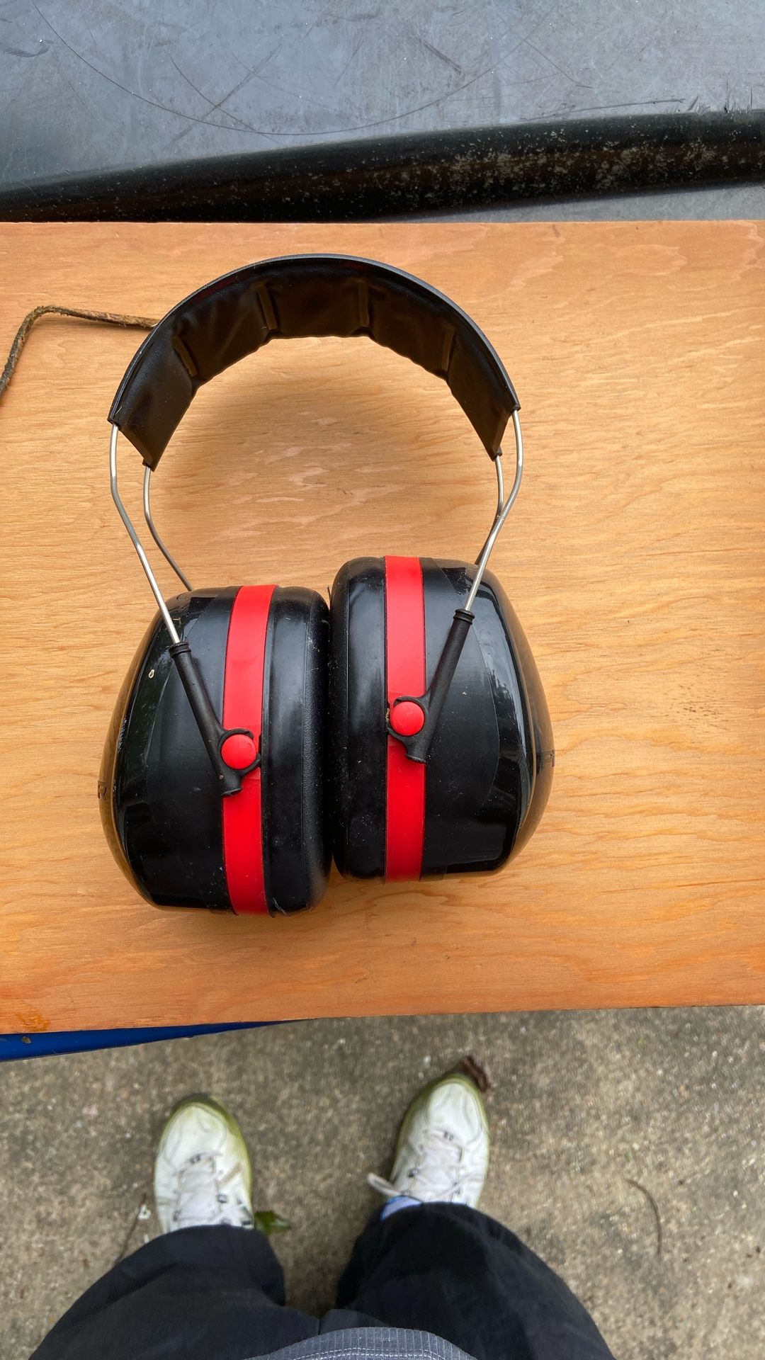 3M noise canceling headphones