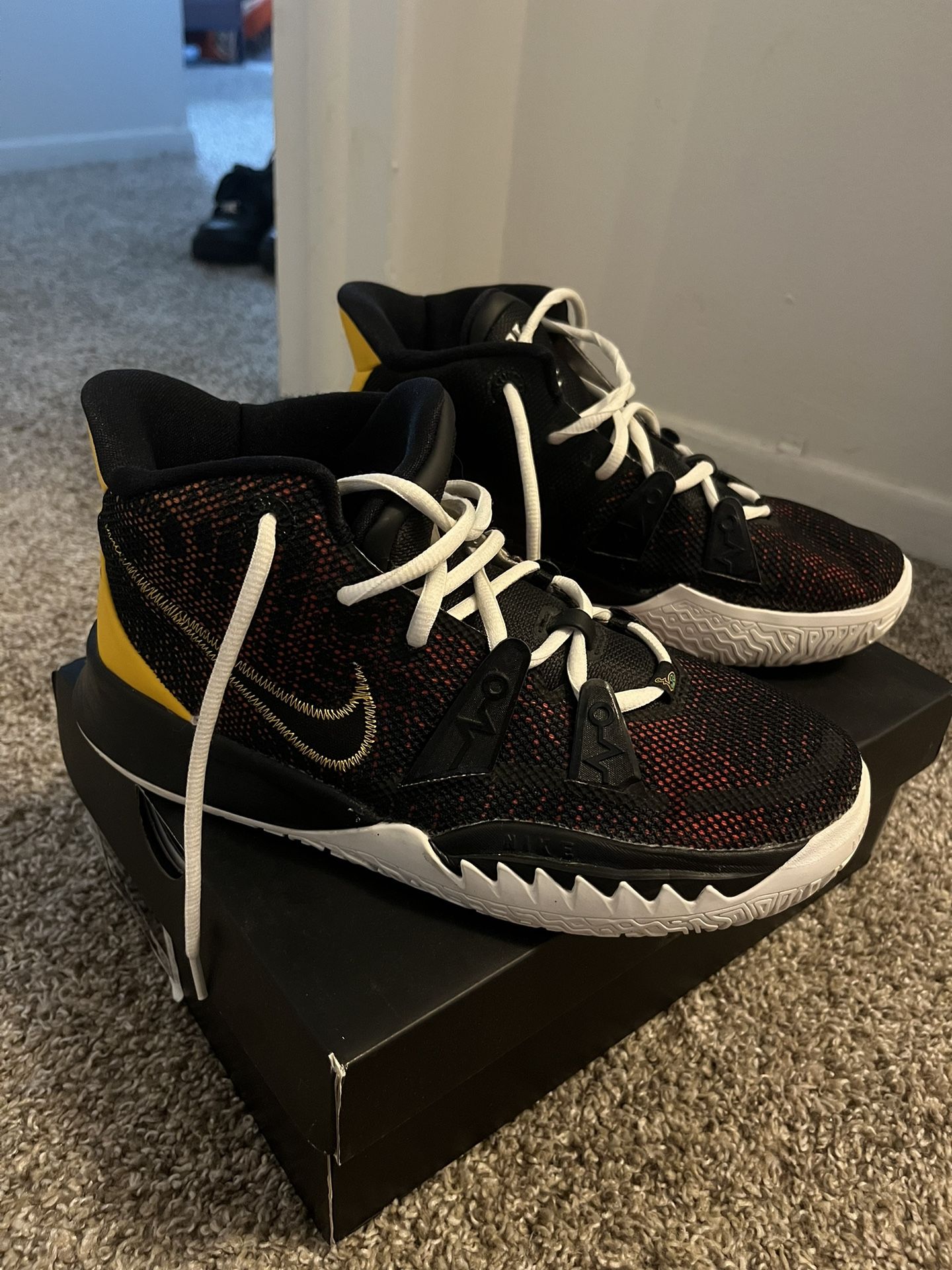 Nike Kyrie 7 Roswell Rayguns