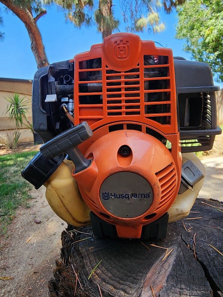 Husqvarna 324L Weedeater