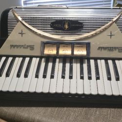 Settimio Soprani piano accordion(Please Read Description.  ITEM IS UP FOR OFFERS NOT FREE)