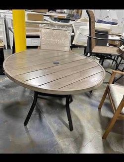 Round Outdoor Patio Dining Table