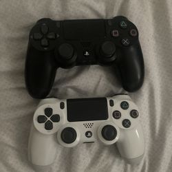 2 Ps4 Controllers