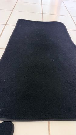 Tesla Model Y OEM Carpet Floor Mats – Like New