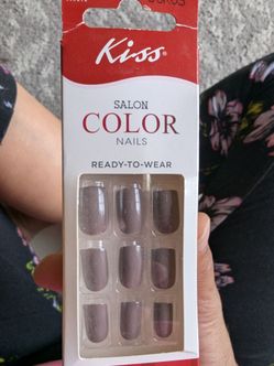 Press on nails