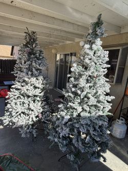 7.5 Flocked Christmas Tree 