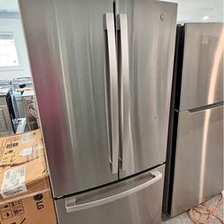GE - 24.7 Cu. Ft. French Door Refrigerator with Internal Water Dispenser - Stainless Stee