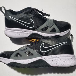 Nike Black/ White Spikeless Baseball/ Softball Cleats Sz 11.5. Brand New