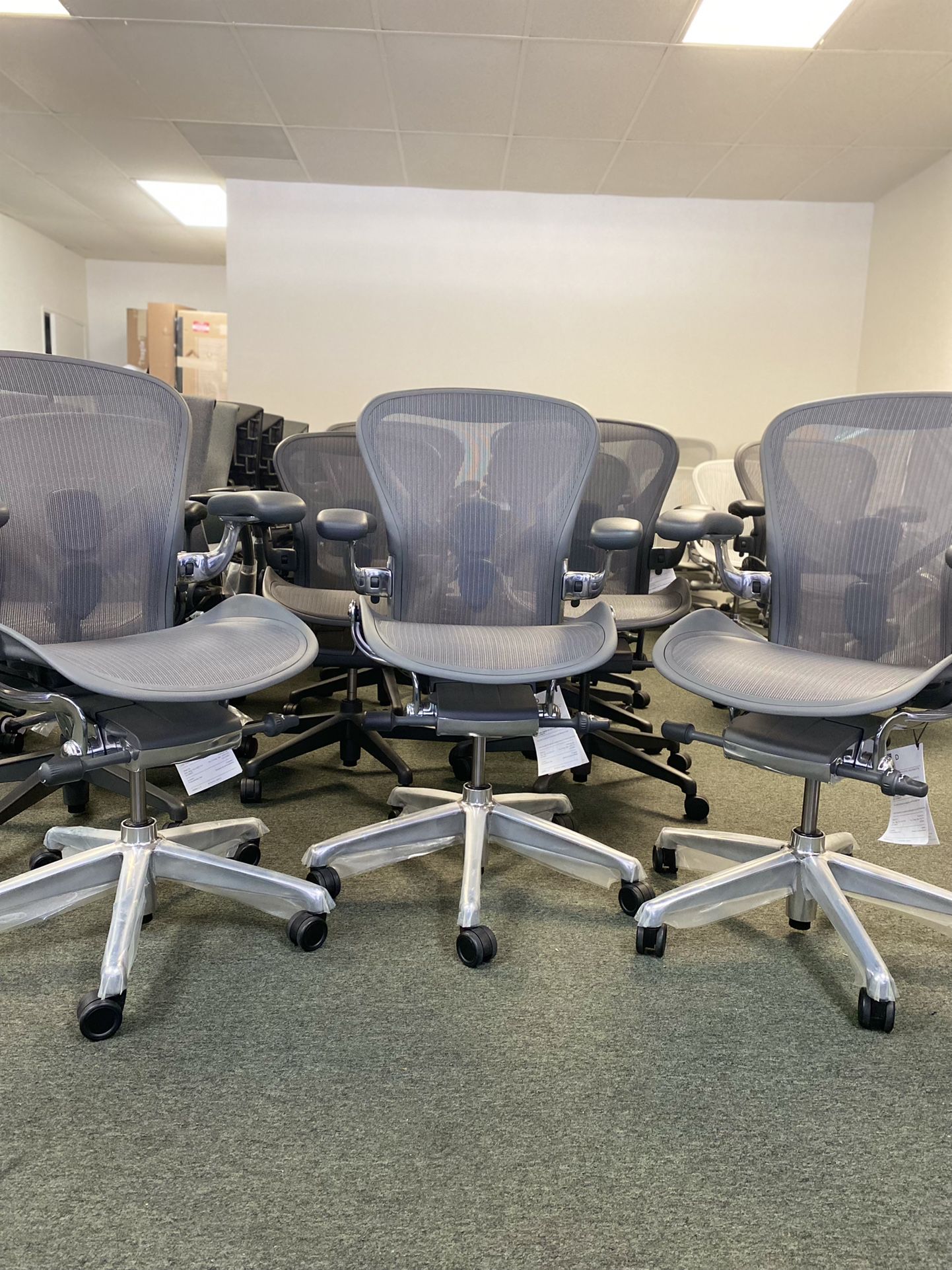 BRAND NEW HERMAN MILLER AERON CHAIR ( LATEST VERSION ) 🔥12 YEAR WARRANTY 🔥 30 DAYS MONEY BACK GUARANTEE 🔥SECURE PAYMENT 
