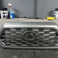 2016-2017-2018-2019-2020-2021-2022-2023 TOYOTA TACOMA GRILL OEM USED #9072