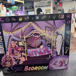 Monster High Playset, Clawdeen Wolf Bedroom with Doll House Furniture & Toy Accessories Like Spooky Decor & Snacks, Sticker Sheet