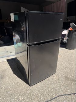 Mini fridge / freezer