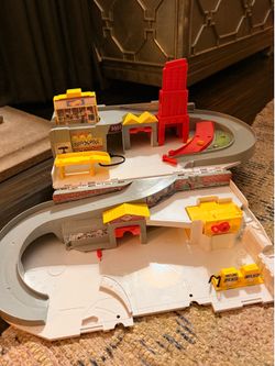 Hot Wheels car wash and Servie Station