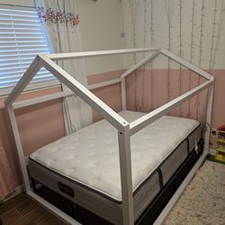 Full Sz White House Bed