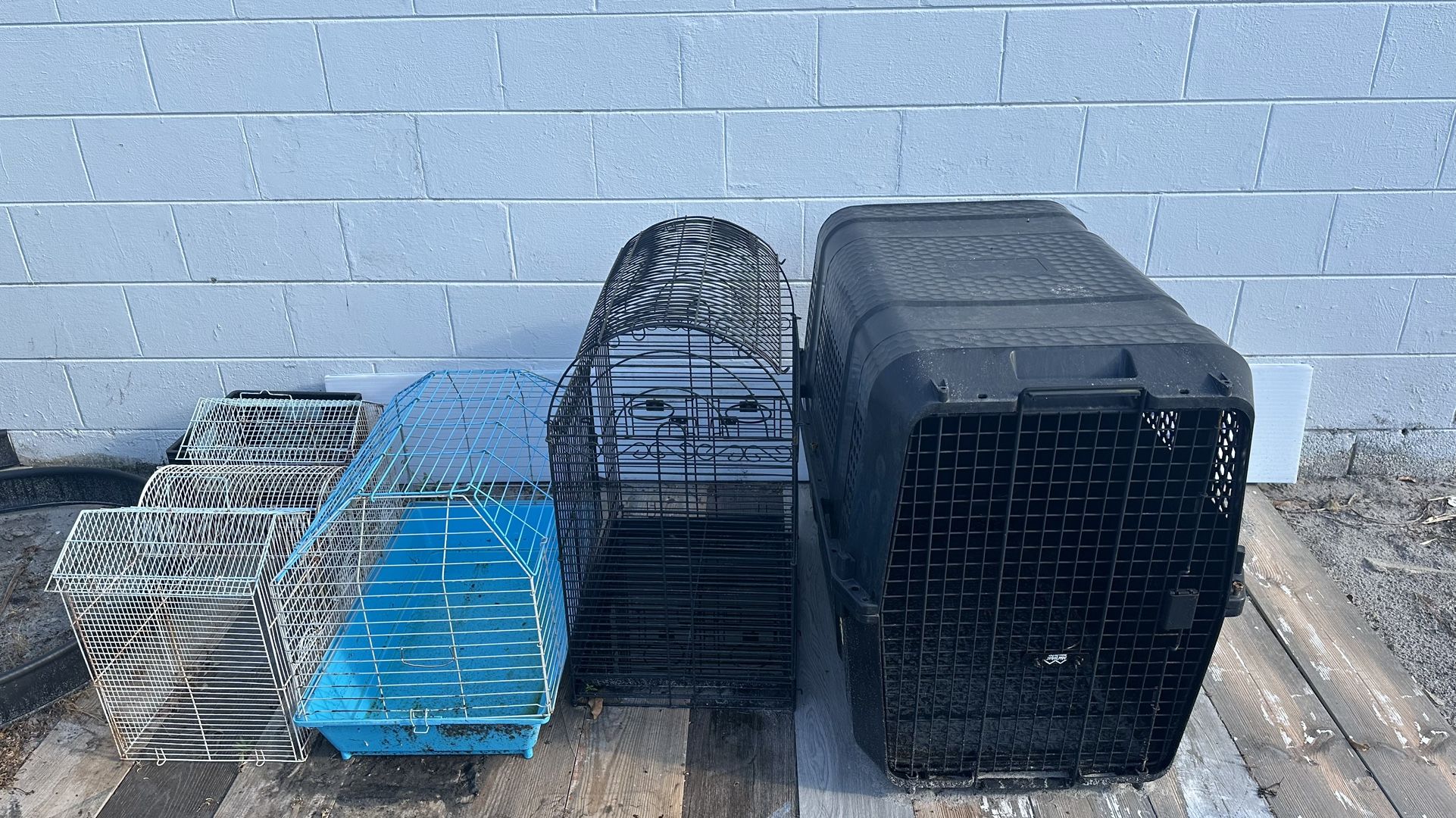 Pet cage"s"