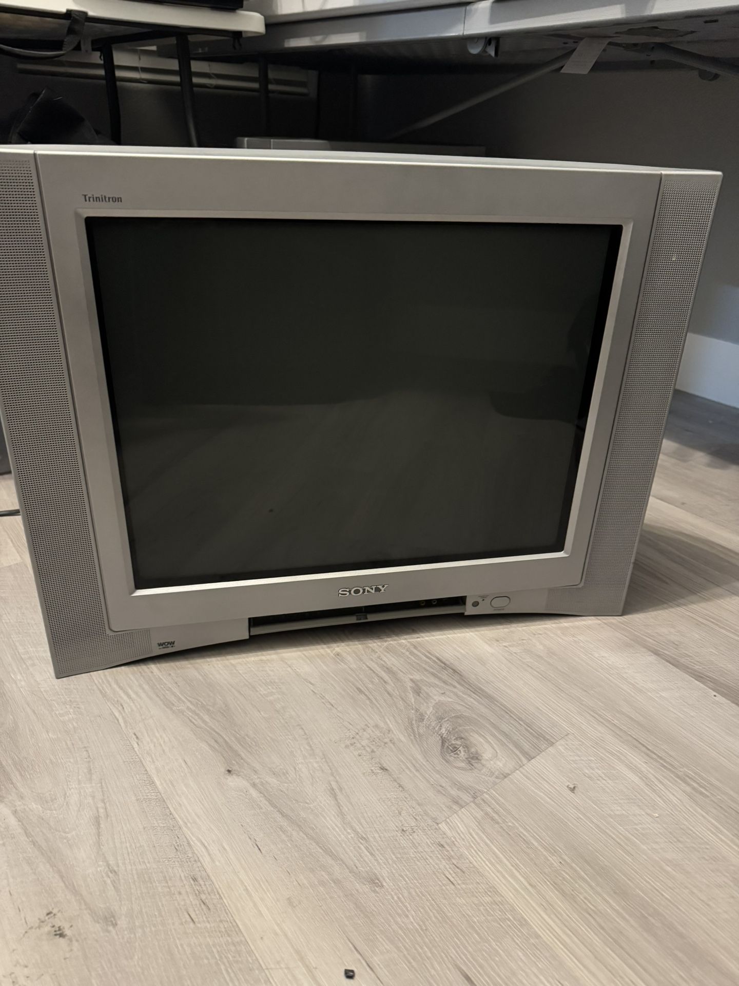 Sony Trinitron KV-24FV300 CRT TV