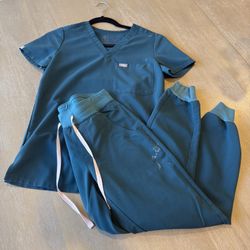 FIGS Carribean Blue Petite Scrub Set