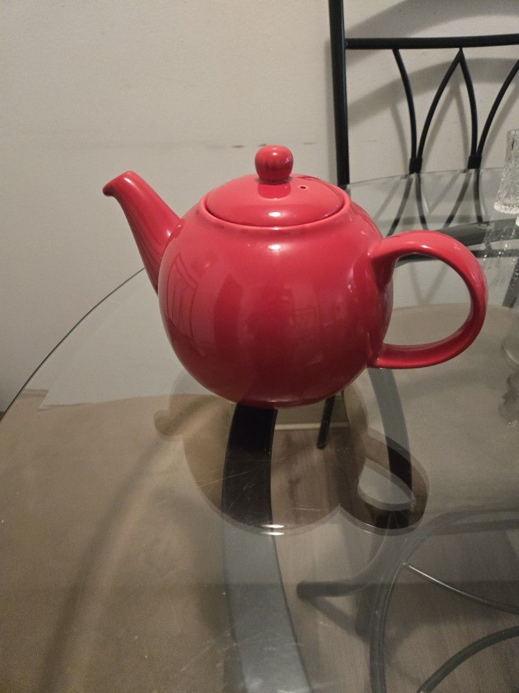 Ceramic tea pot; NOTE: If It's Posted It's Still Available. Thank You