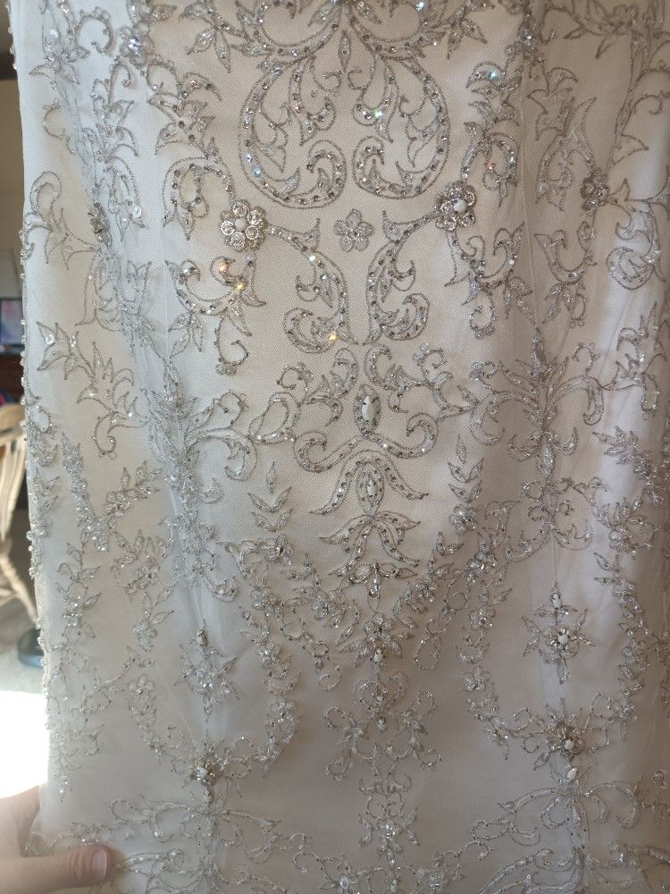 Oleg Cassini White bead embroidered wedding dress Size 10 Ivory mermaid style with a sweetheart neckline
Condition is used with a couple small tears