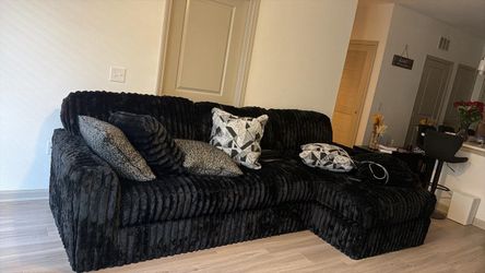 Black Sectional Sofa with Chaise