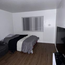 Se Renta Cuarto De 15x11 