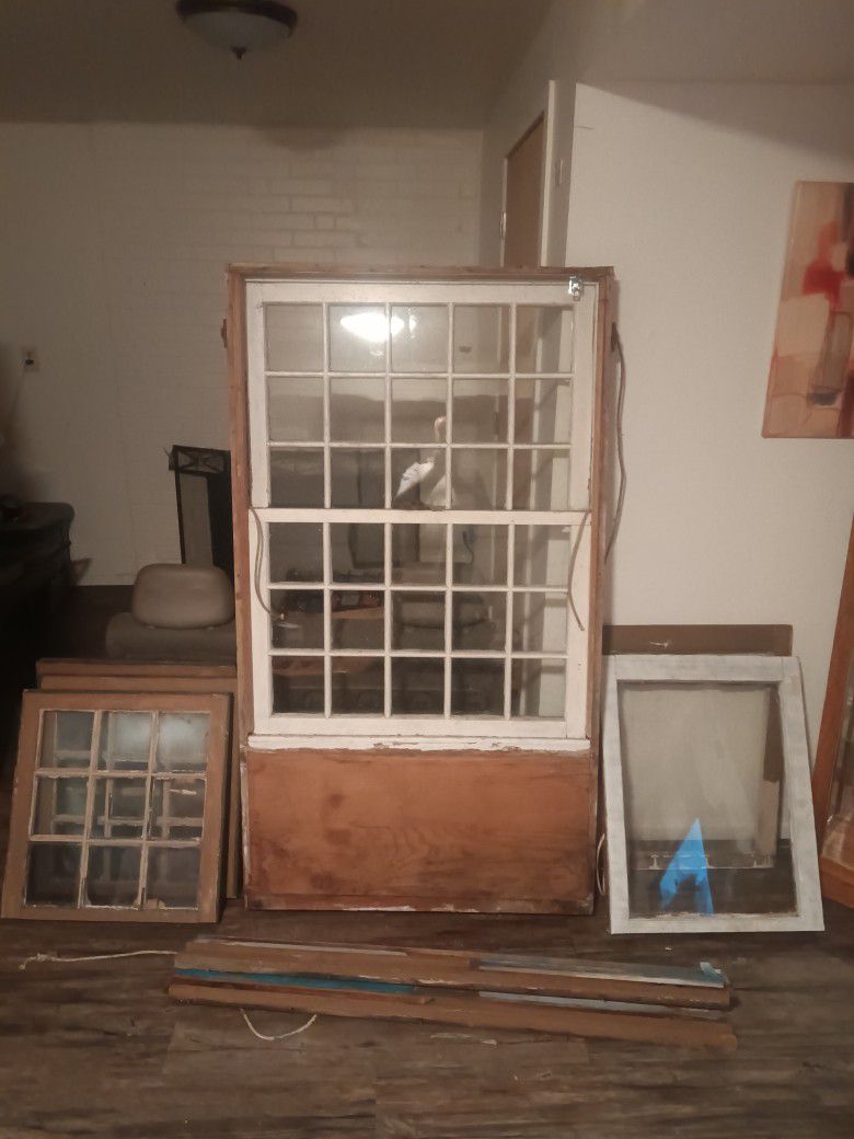 Old Wood Windows 1,9,15 Pane Windows $150 Obo