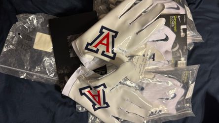 U of A player football gloves