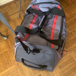 Swiss Gear duffel bag (22”x 11”x 11”)