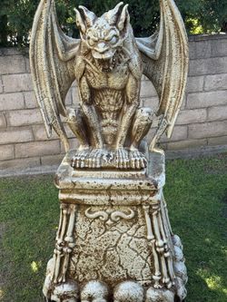 Huge Halloween gargoyle