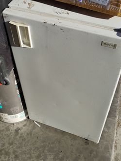Sanyo mini fridge