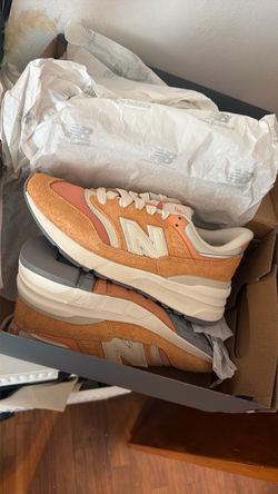 New Balance Womens - 7 1/2