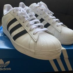 WHITE SUPERSTARS