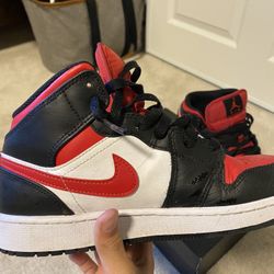 Air Jordan 1 “Bred Toe”  Size 6.5 Youth