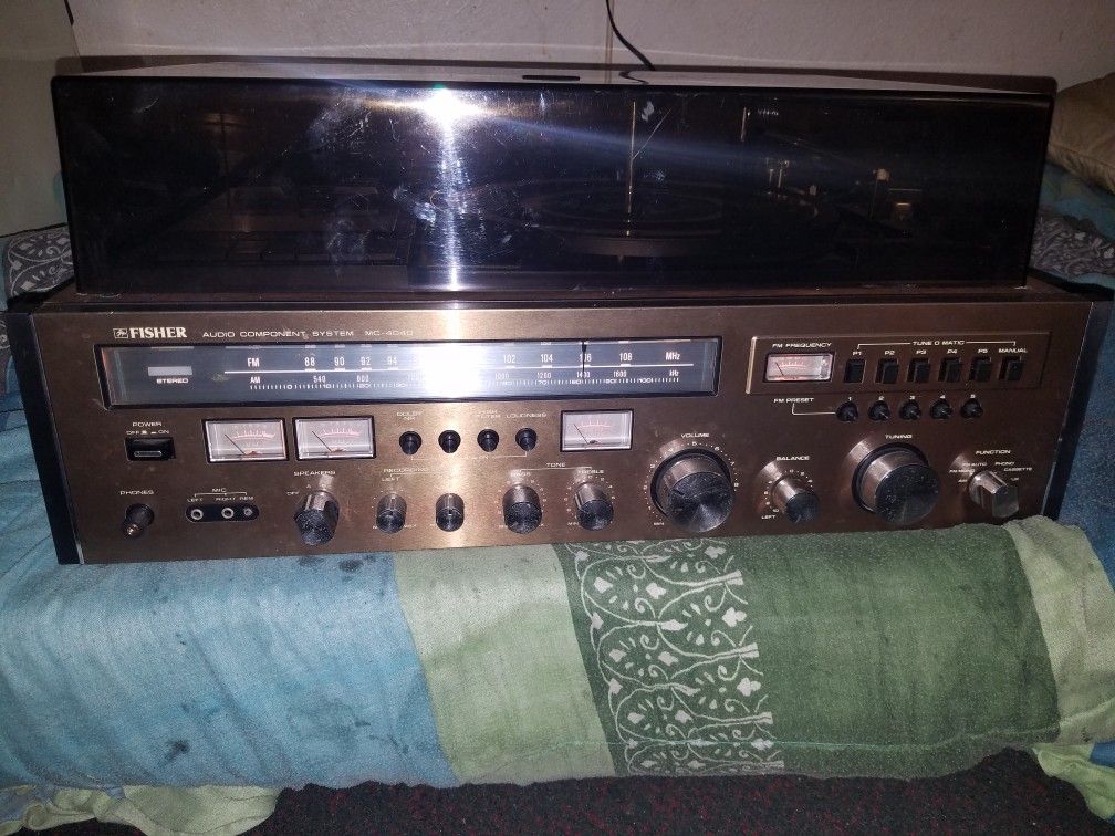 Vintage Fisher MC-4040 stereo with record player