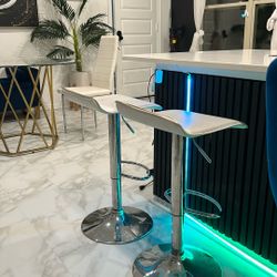 2 Bar Stools 