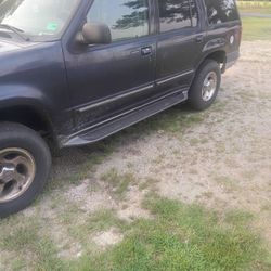 2000 Ford Explorer
