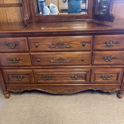 Stunning 3-Piece Solid Wood Bedroom Set – Dresser, Mirror, & Matching Nightstands