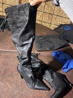 Leather boots color black size 7