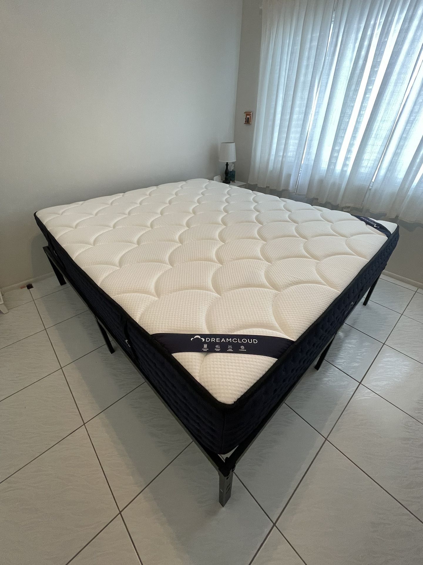 California King Dream Cloud Mattress (Like New)