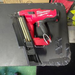 Milwaukee M18 Fuel Framing Nailer 