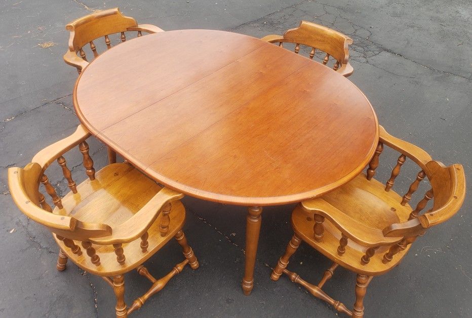 Ethan Allen Dining Table And Chairs With Extra Leaf