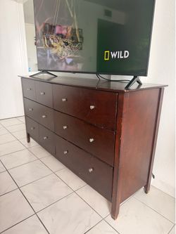 Large 6-Drawer Dresser / TV Stand – Used Condition