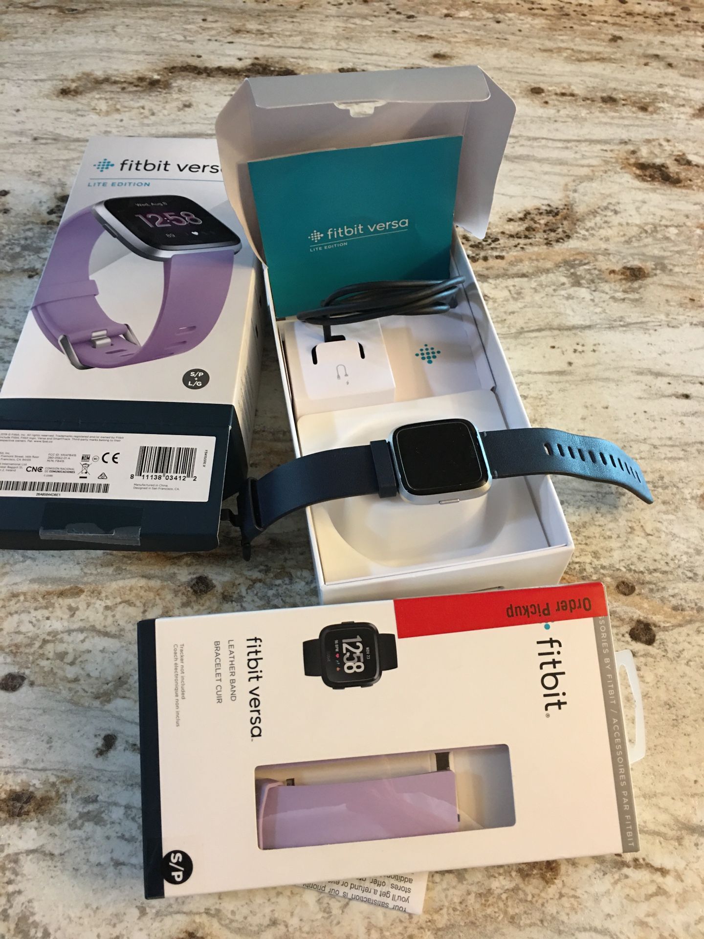 Fit Bit Versa light W/2 Bands