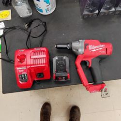 Milwaukee Rivet Gun