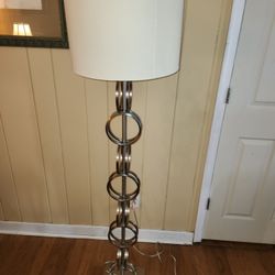 Ring metal floor lamp 