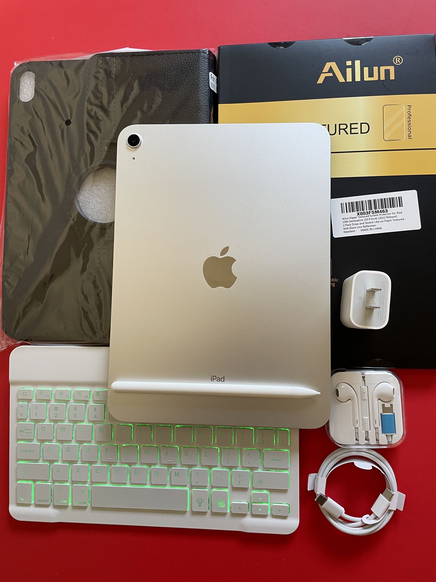 256gb Apple IPad 10th Generation (10.9” Liquid Retina / 2022 model) with pen, keyboard, case & Accessories (warranty 2026)
