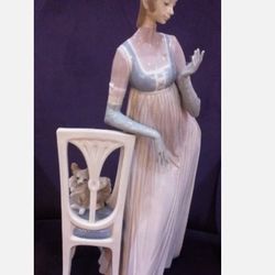Lady Empire Lladro Porcelain Figurine 