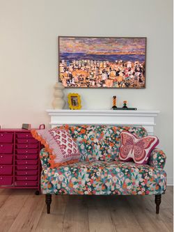 90+% OFF RETAIL Anthropologie mini sofa loveseat with two pillows amazing condition & two armrests