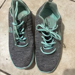 Women’s Sketchers Size 7